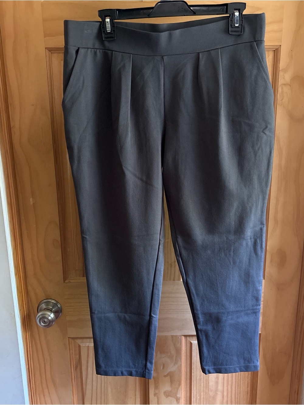 Women's Charcoal Pull-On Slim Jogger Pants. Professional athletic pants.